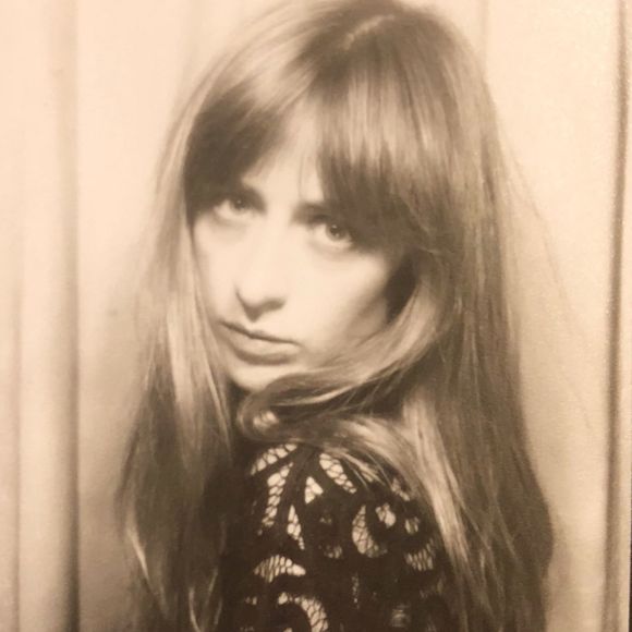 Meet your Posher, Hillary - Picture 1 of 1